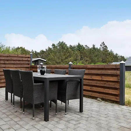 3 Bedroom Beautiful In Hébergement de vacances *