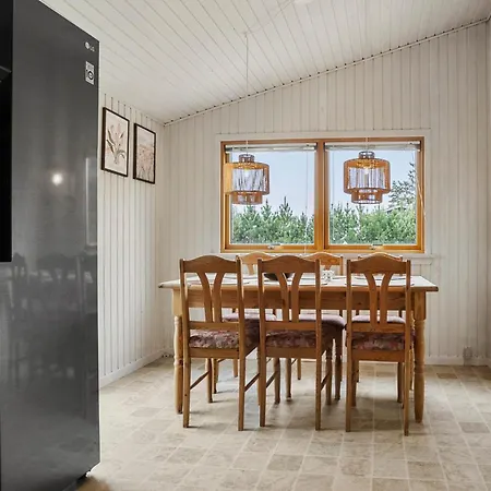 3 Bedroom Beautiful In Hébergement de vacances *