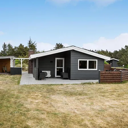 3 Bedroom Beautiful In Semesterbostad *