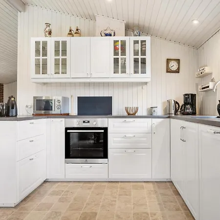 3 Bedroom Beautiful In Hébergement de vacances *