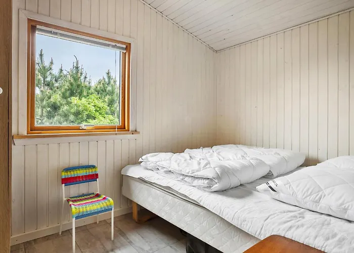 3 Bedroom Beautiful In Semesterbostad
