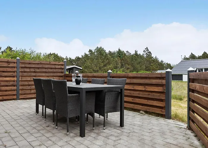 3 Bedroom Beautiful In Semesterbostad *