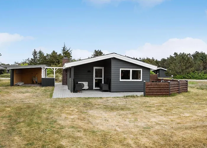 3 Bedroom Beautiful In Semesterbostad *